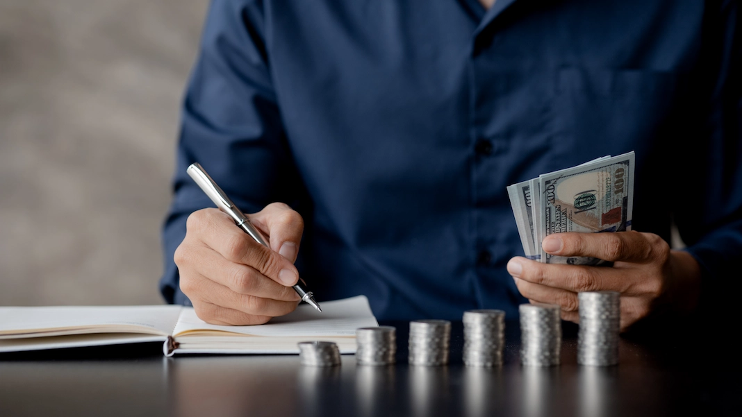 a man counting her salary to separate expenses 2025 01 16 21 50 19 utc